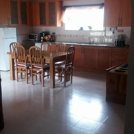 Dinosousa Bed & Breakfast *